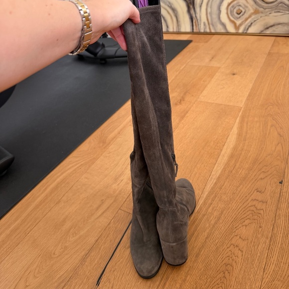 Stuart Weitzman Knee-High Suede Heeled Boots - Gray/Taupe, size 8.5 - Picture 3 of 5